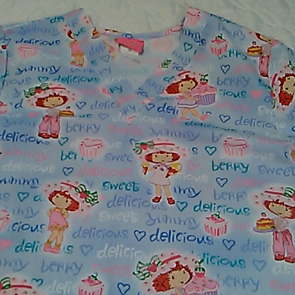 Strawberry Shortcake scrub top, M used 21" bust